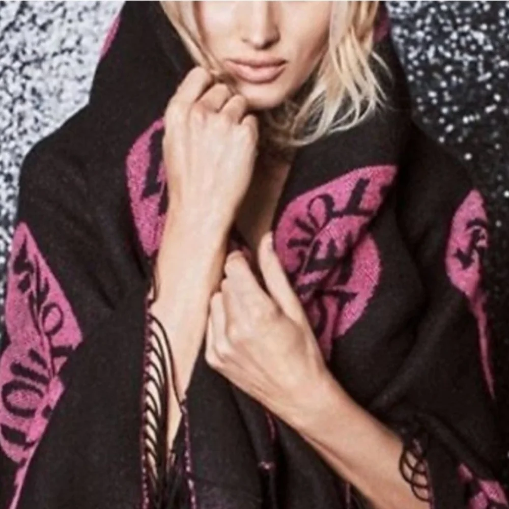 Victoria’s Secret Blanket “Love Victoria” Hearts Throw Blanket 🆕️ VS Blanket 💗